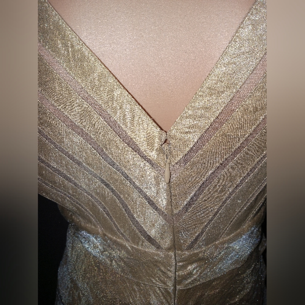 ADRIANNA PAPELL gold, tiered, champagne sheath dress.Size 4. EXCELLENT, LIKE NEW - Picture 6 of 6